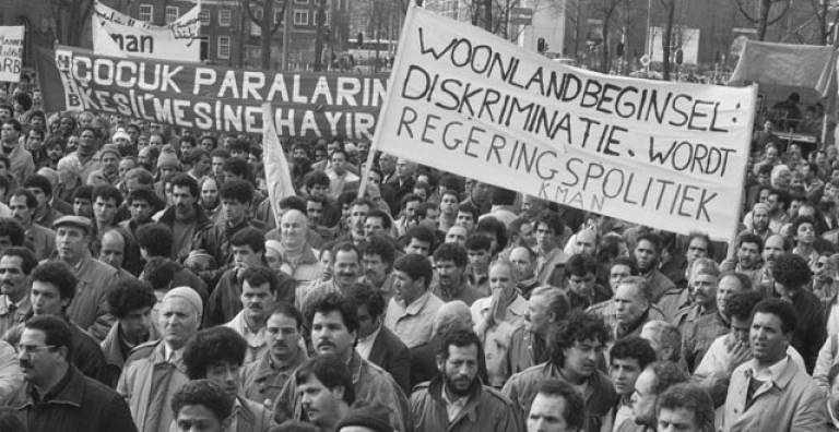 مظاهرة احتجاجية للعمال المهاجرين بأمستردام على التعويضات الاجتماعية يوم 26 مارس 1988