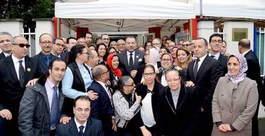 France: SM le Roi visite le consulat général du Maroc à Orly