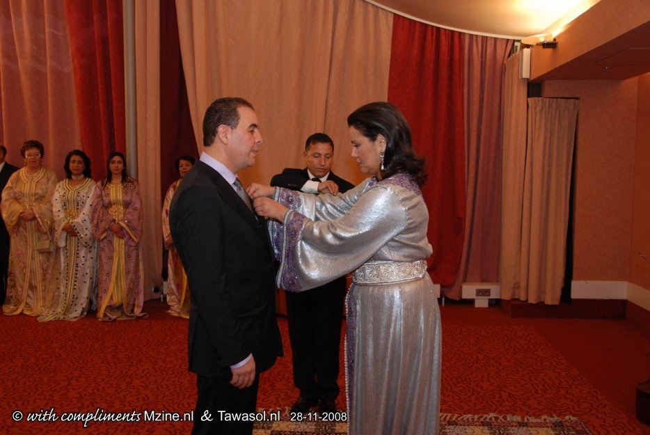 صاحبة السمو الملكي الأميرة للا مريم توشح علال أعراب بوسام المكافأة الوطنية من درجة ضابط (2008)
