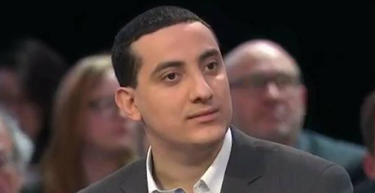 علي رابح.. الشاب المغربي الذي يهمس في أذن مرشح اليسارالفرنسي للرئاسة