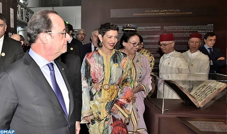 SAR la princesse Lalla Meryem et le président français président à Paris le vernissage de l’exposition “Splendeurs de l’écriture au Maroc, Manuscrits rares et inédits”