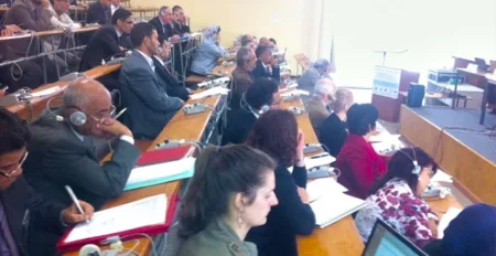 جانب من الحضور في إحدى ندوات "معهد ابن سينا"