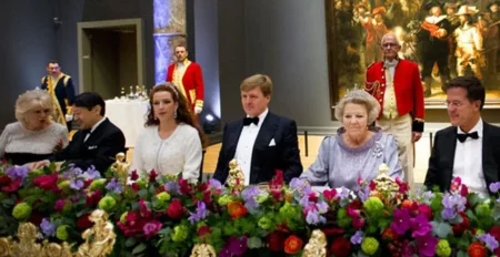 صاحبة السمو الملكي الأميرة للا سلمى إلى جانب الملك الجديد لهولندا