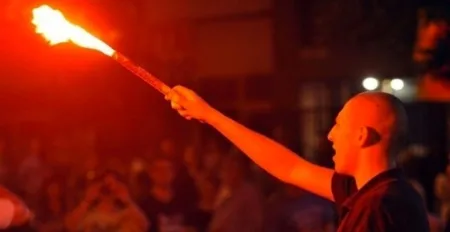 النازيون الجدد يهددون المهاجرين المسلمين في اليونان