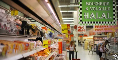 5.5 مليار أورو رقم معاملات المنتجات الحلال بفرنسا أحد الأسواق الممتازة الفرنسية (صورة لجريدة لوفيغارو)