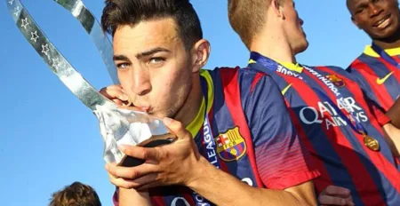 مغربي يقود برشلونة الى الفوز بلقب رابطة الأبطال الأوروبية للشباب منير حدادي يحتفل بعد الفوز بدوري الأبطال لفئة الشباب