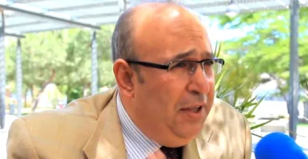 المنتصر الخمليشي .. ذهب إلى ملقة سائحا فأصبح مدير بنك هناك