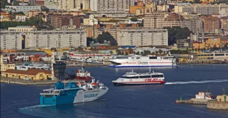 أزيد من 200 ألف مهاجر مغربي حلوا بالمغرب عبر باب سبتة