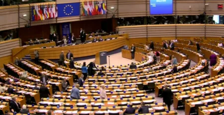 البرلمان الاوروبي يدعم خطة توزيع 120 الف لاجئ على دول الاتحاد الاوروبي