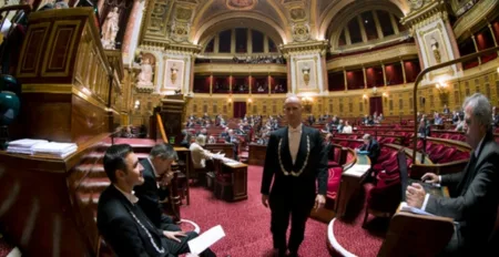 مجلس الشيوخ الفرنسي يناقش إجراءات جديد لتشديد قانون الهجرة