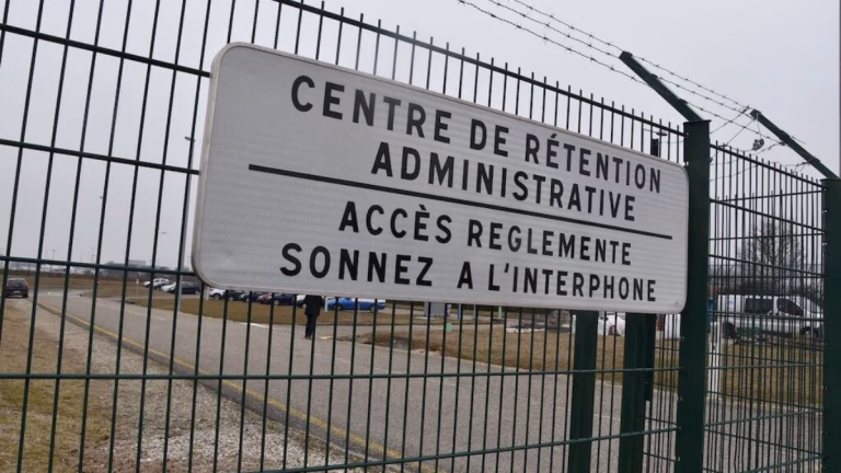 مشروع قانون فرنسي يخرج الجمعيات من مراكز الاعتقال الإداري