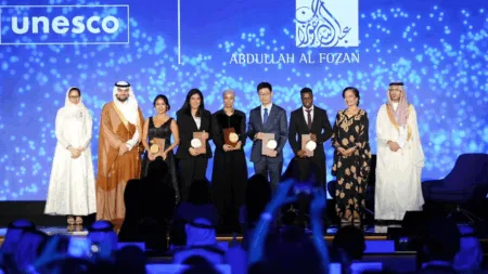Une physicienne marocaine remporte le prix Al-Fozan-UNESCO عالمة فيزياء مغربية تحصل على جائزة الفوزان – اليونسكو