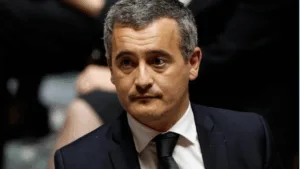 وزير العدل الفرنسي يقترح تجميدا مؤقتا للهجرة القانونية!