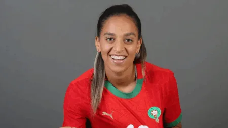 سكينة أوزراوي.. ساحرة المراوغة تفرض اسمها في ليغا إف