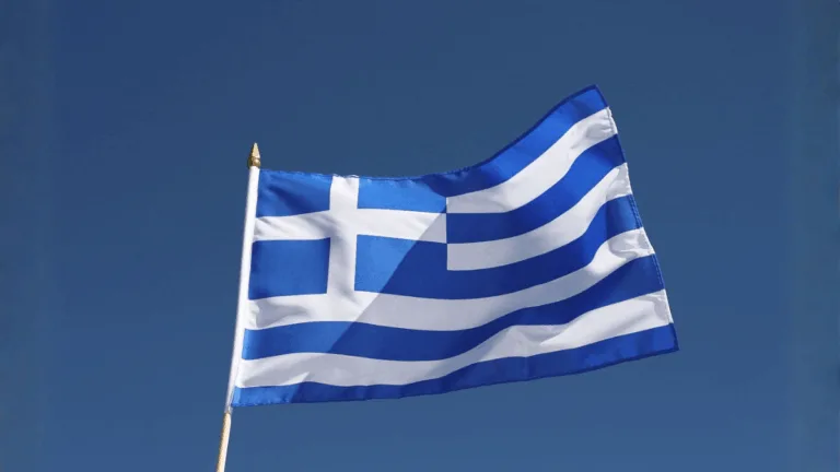 اليونان تدفع لإنشاء مراكز لإعادة المهاجرين في أفريقيا