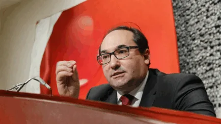 أحمد لعوج يتقلد أول منصب وزاري في حكومة جهة بروكسيل العاصمة أحمد لعوج يتقلد أول منصب وزاري في حكومة جهة بروكسيل العاصمة