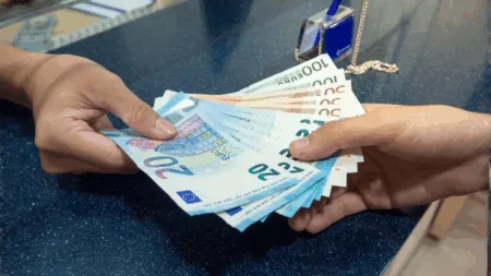 تحويلات مغاربة العالم تجاوزت 122 مليار درهم سنة 2025