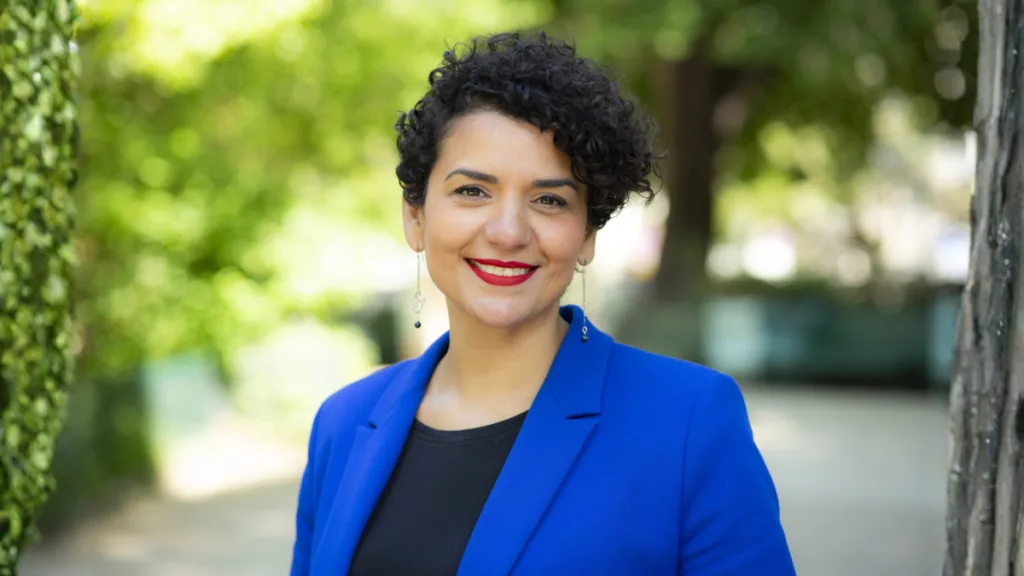 انتخاب السياسية المغربية الفرنسية لمياء الأعرج نائبة أولى لعمدة باريس انتخاب السياسية المغربية الفرنسية لمياء الأعرج نائبة أولى لعمدة باريس