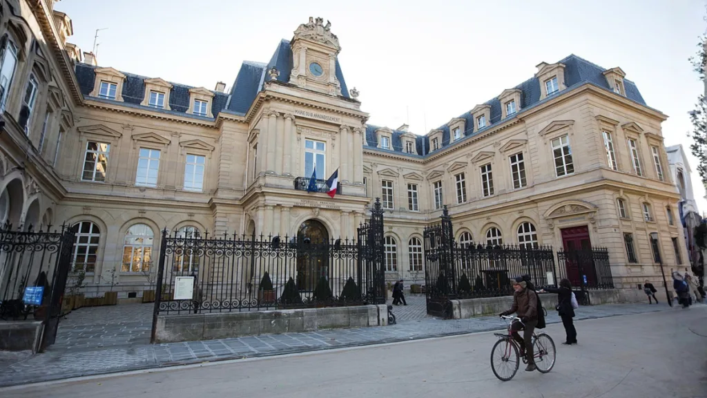 شباب من أصول مغربية يتحملون مسؤوليات سياسية في عمودية باريس