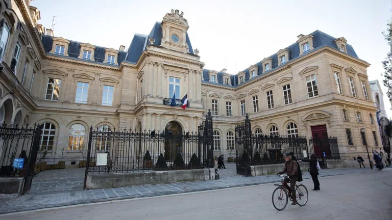 شباب من أصول مغربية يتحملون مسؤوليات سياسية في عمودية باريس شباب من أصول مغربية يتحملون مسؤوليات سياسية في عمودية باريس